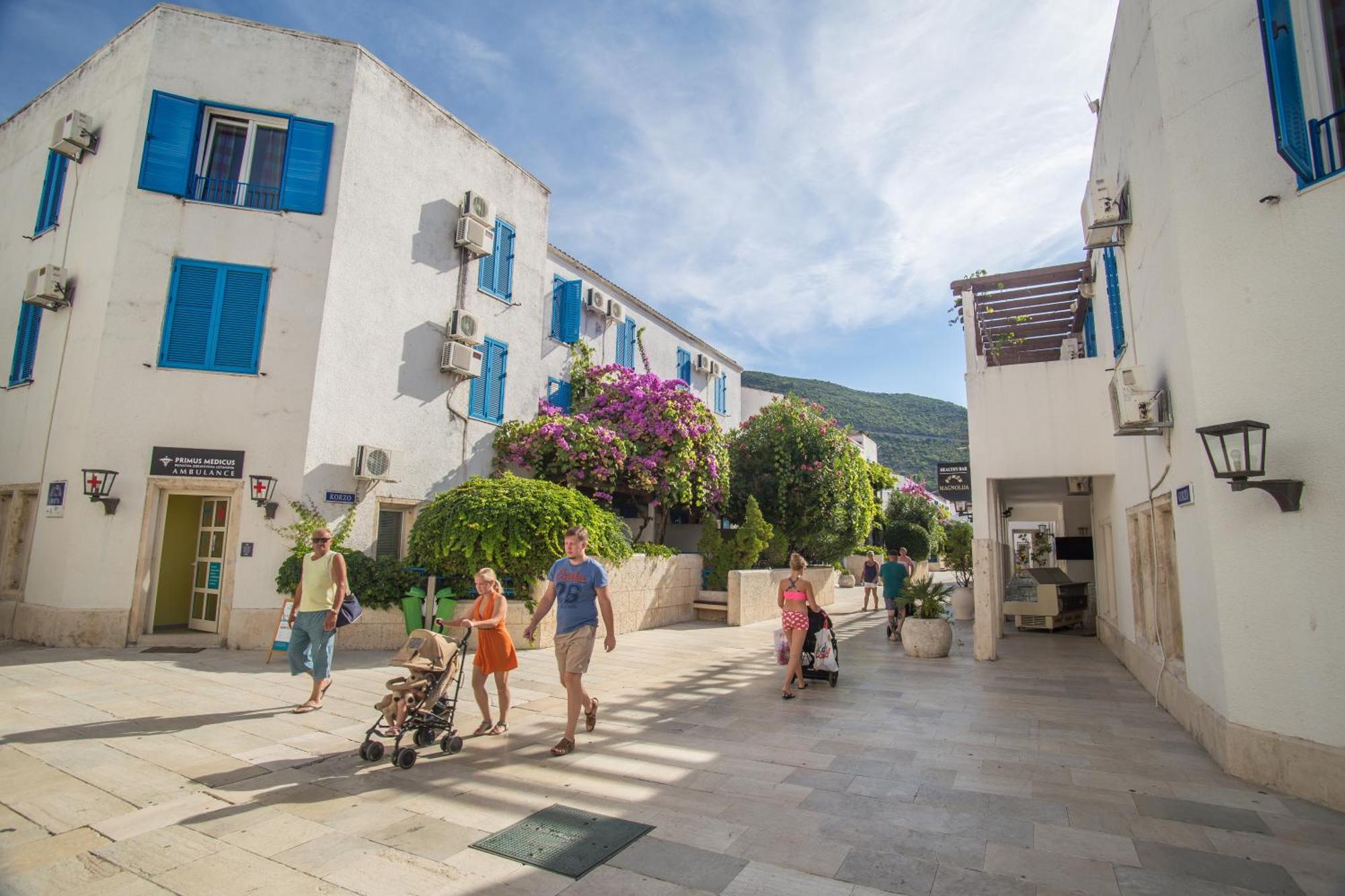 Hotel Slovenska Plaza Budva Exterior photo