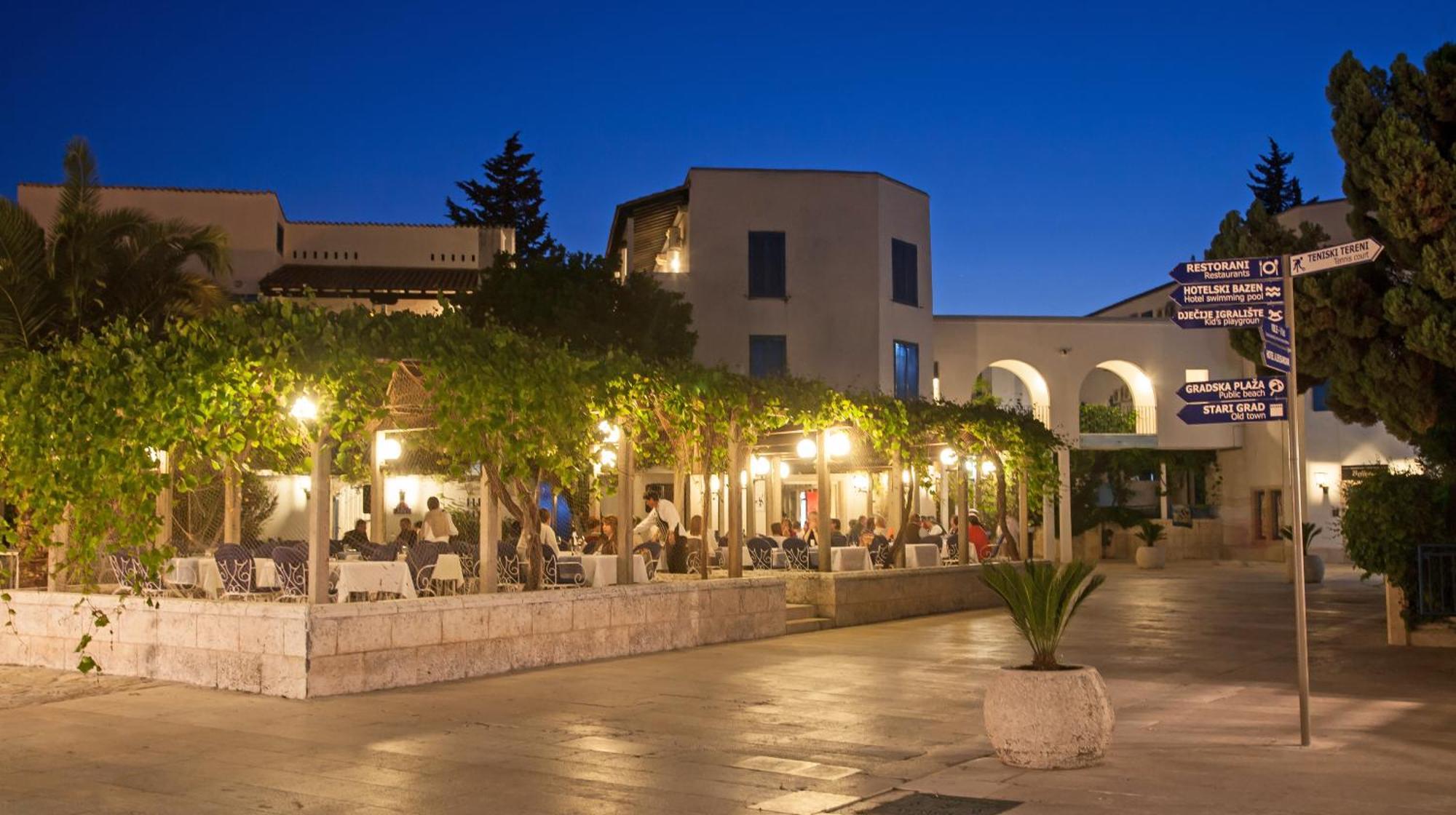 Hotel Slovenska Plaza Budva Exterior photo