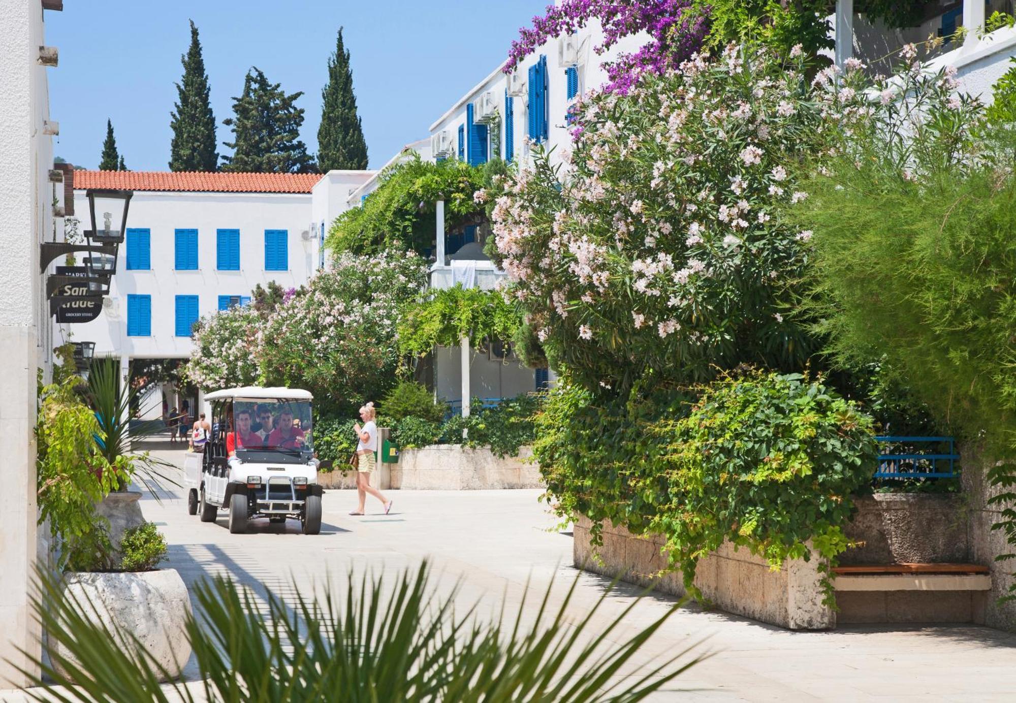 Hotel Slovenska Plaza Budva Exterior photo