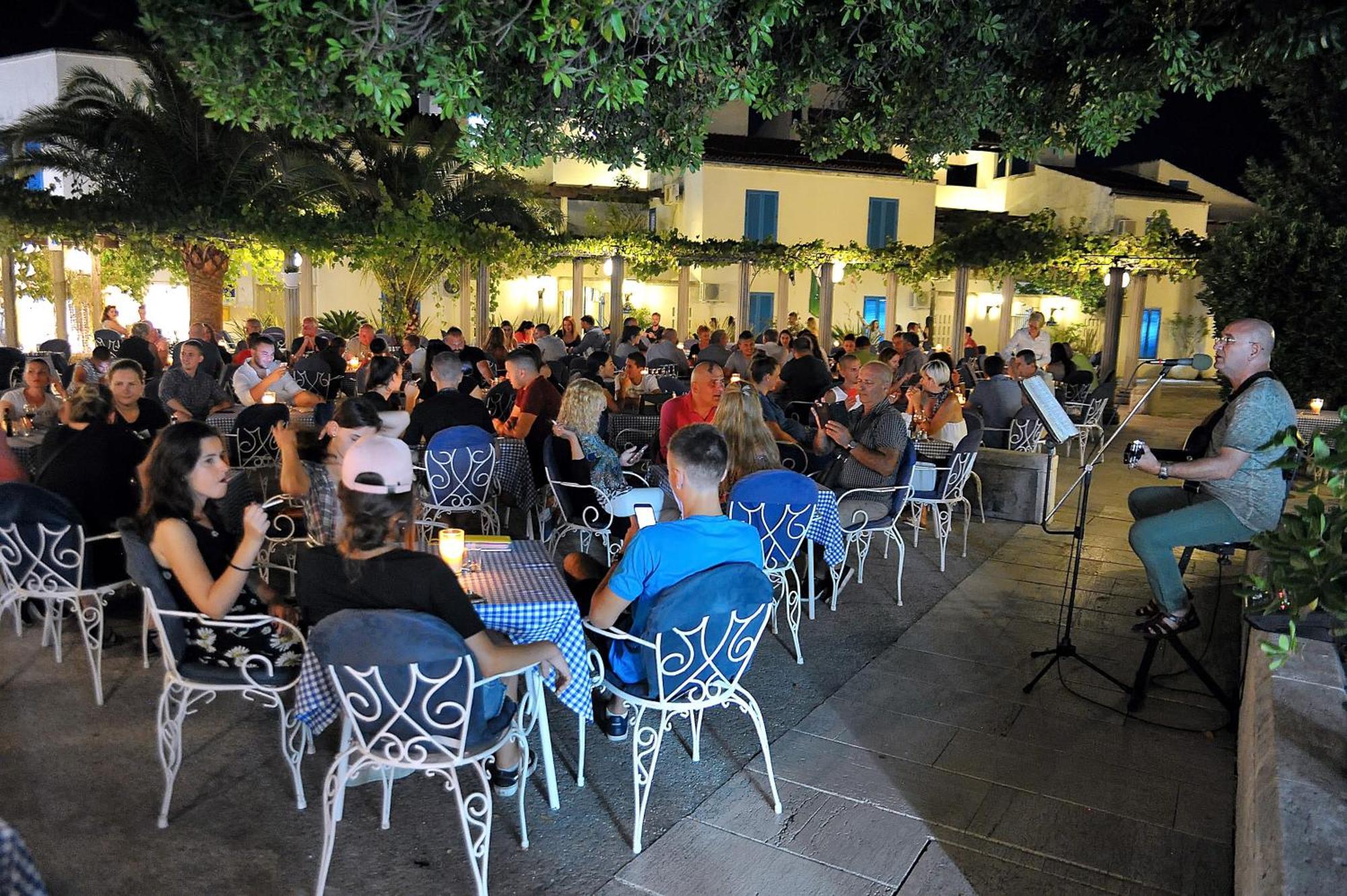 Hotel Slovenska Plaza Budva Exterior photo